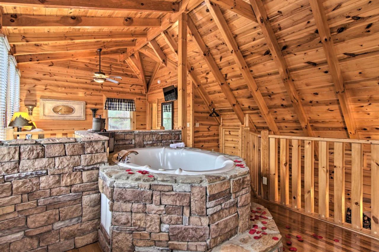 Cabin With Hot Tub About 2 Mi To Island In Pigeon Forge! ภายนอก รูปภาพ